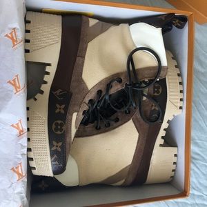 LOUIS VUITTON LAUREATE PLATFORM DESERT BOOT